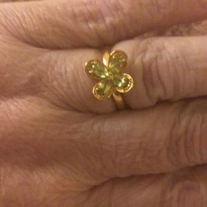 Peridot 🌺 flower ring 💍 Kris brand STS 22k  over silver , 4 nice size stones‼️